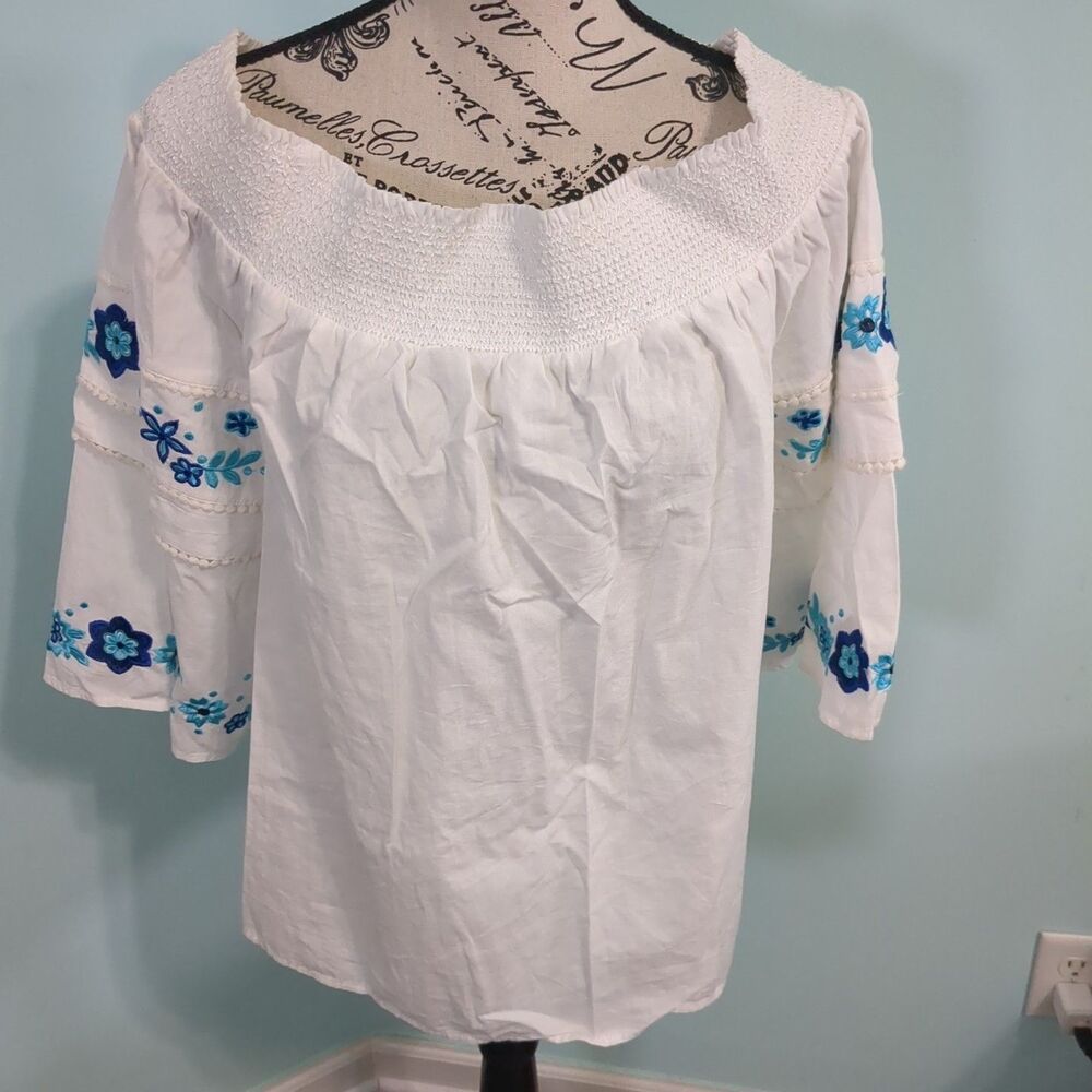 Crown and Ivy Womens Blouse white Bell Sleeve embroidered new with tags xl extra